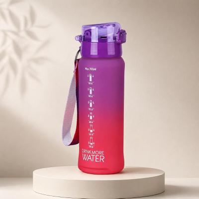 700 ml Pipetli Su Matarası, Soft Touch Kaplamalı İpli Taşıma Askılı Spor Matara, Kilitli Kapaklı Okul Suluk, Outdoor ve Günlük Kullanım İçin (Mor-Pembe)