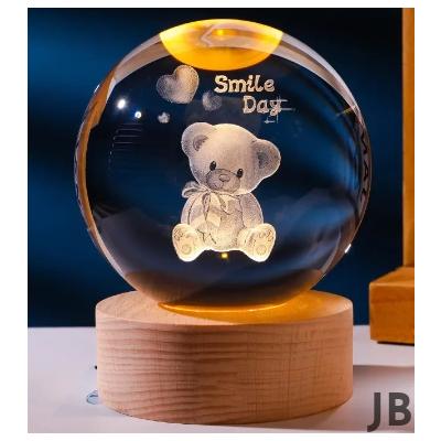 Dekoratif Ayıcık Tasarımlı Ahşap Altlıklı Işıklı Cam Küre Büyük Boy Cam:8cm Ahşap:2cm