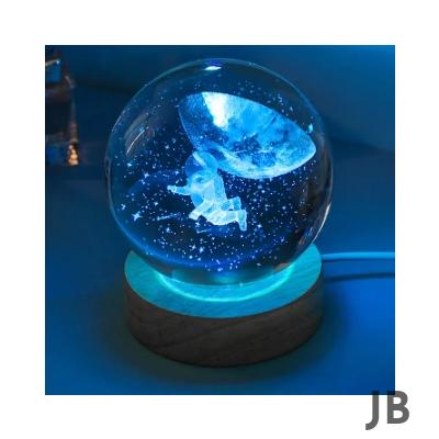 Dekoratif Uçan Astronot Tasarımlı Ahşap Altlıklı Işıklı Cam Küre Büyük Boy Cam:8cm Ahşap:2cm