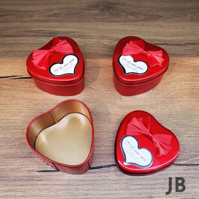 Kırmızı Metal Kalp Hediye Kutusu