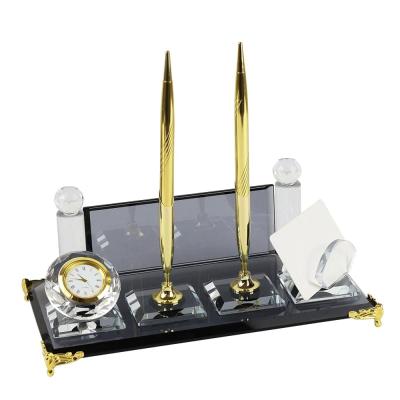 Kişiye Özel Siyah Cam Masaüstü İsimlik – Quartz Saatli, Kartvizitlikli, Çift Kalemli Lüks Ofis Seti (24x12 cm)