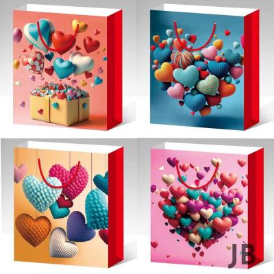 Küçük Boy Kalp Motifli Karton Çanta