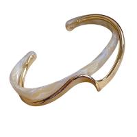 MITH SB TAKI Paslanmaz Çelik Manşet Bilezik, Altın Rengi, Sedef Detaylı, Unisex, Dalga Tasarımlı, Yetişkin, 7x5.5 cm, 18K Altın Kaplama